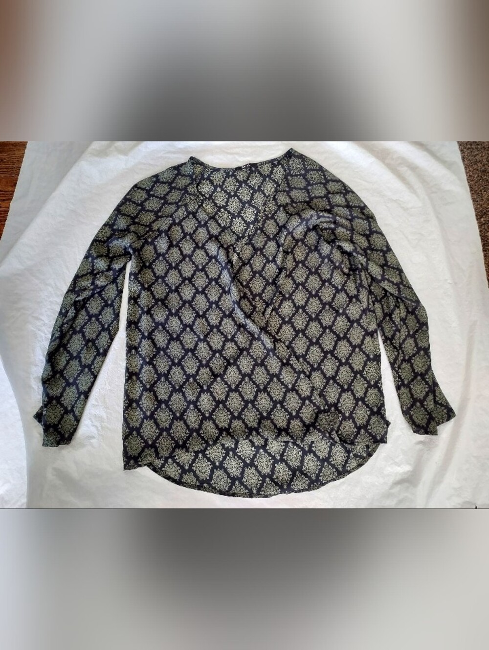 Womens Black and Green Long-Sleeve Blouse
